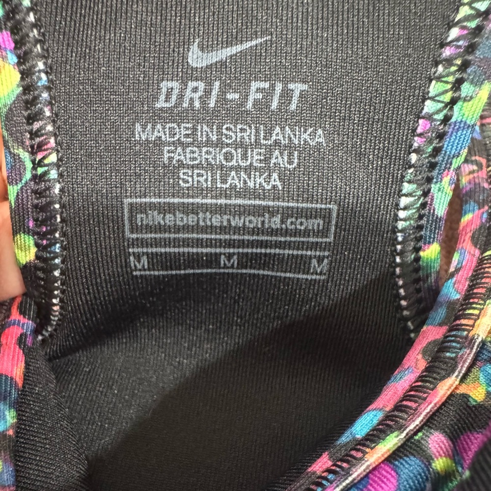 NWOT Nike Sports Bra with Racerback Design - Picture 5 of 5